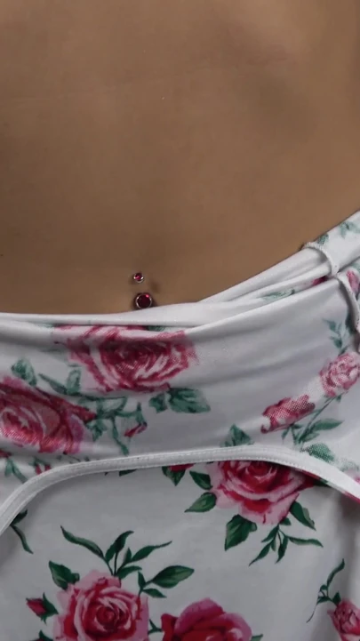 Обязательный для просмотра момент от "Соблазнительница-блондинка мастурбирует и испытывает оргазм перед камерой для вашего удовольствия"