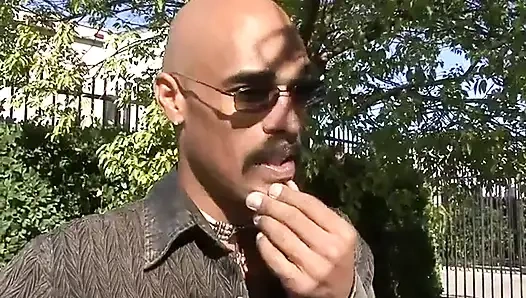 Vanessa B'nin bazı siyah maceraları var. Vanessa B, Justin Long - sapık orta yaşlı seksi kadınlar