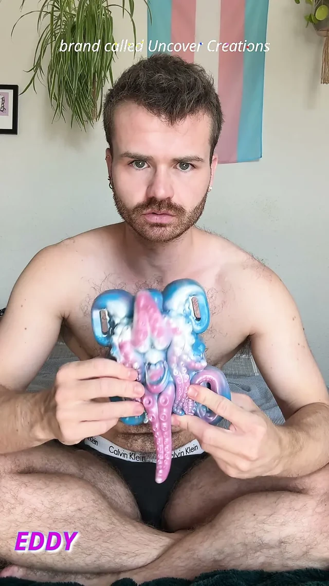 Ftm yeni oyuncağını sürtüyor, ovuyor ve fışkırtıyor