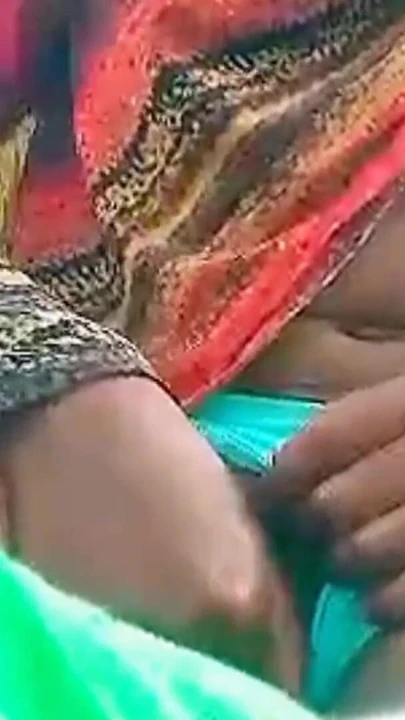 Givensex'in köy çalılıklarında oyunculuk yaparak solo kadın mastürbasyonu ateşli pornosu, ıslak sıkı amcığıyla kendi zevkinin tadını çıkarıyor! | Klip 1