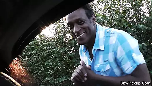 Seksi zenci şişman büyük zenci yarağını alıyor