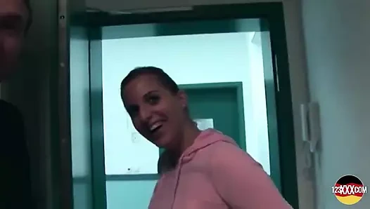 Harika vücutlu Alman hatun daha önce hiç olmadığı kadar sikiliyor