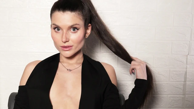 Ateşli Esmer Amcığıyla Oynuyor