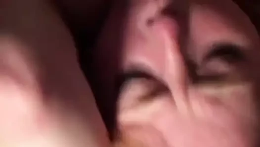 Sevimli goth kız ele bu büyük çük