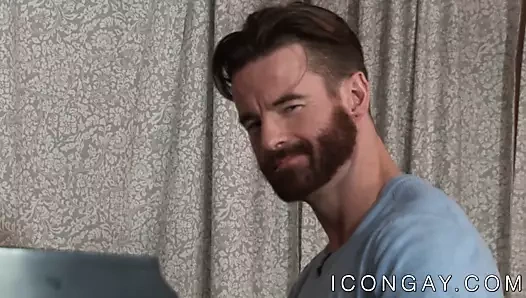 Muscular eşcinsel brendan patrick anally Drills genç jock