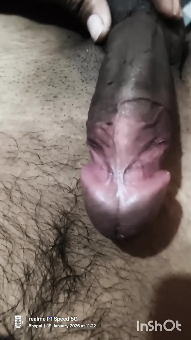 akele me hila raha tha ne dekha