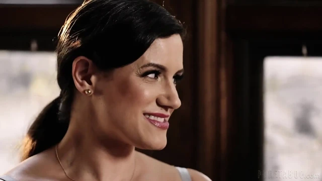 Saf tabu orta yaşlı seksi kadın Penny Berber'in çıplak ev politikası öğrenciyi sert biseksüel sikişe sokuyor