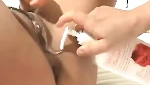 Ateşli azgın sarışınlar lezbiyen seks yapıyor