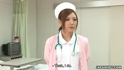 Çarpıcı japon hemşire kabaca p olmak sonra creampied alır