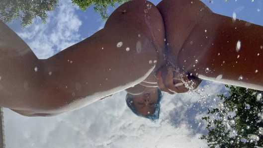 Komşumun fışkırttığımı görmelerini umuyorum!