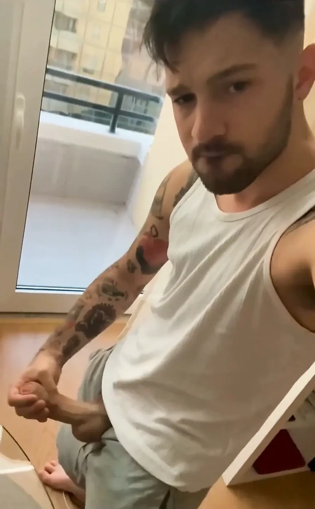 Morning Wood'umu gösteriyorum