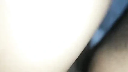 Laura gimiendo de placer