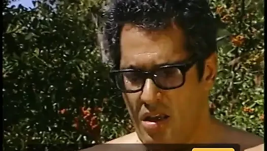 Azgın hatun amına yarak alıyor