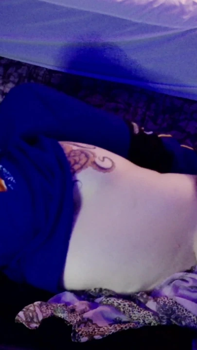 Dışarısı hafifliyor, seninle uzanabilir miyim büyük üvey kardeş? | Klip 1