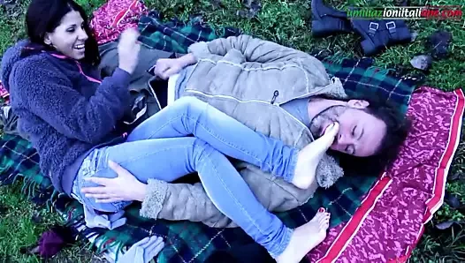 Üçüncü bölümde kayıp - ayak fetişi ve mastürbasyon