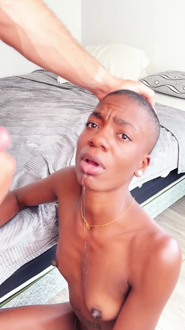 Mina Caramelo ile sabah: yüze oturma, büyük beyaz yarağımı ağzına ve tüm deliklerine alıyor. Yüze güzel boşalma!