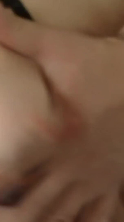Alışveriş merkezindeki nine sikişmeye ikna oldu ve evde özel porno filme çekti! Retro | Klip 1