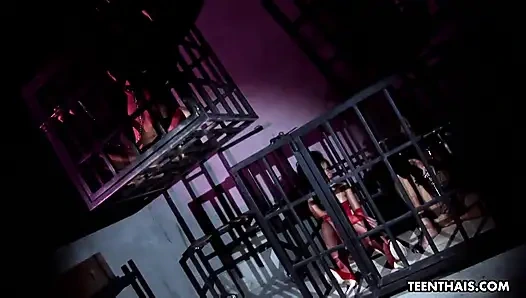 Mintra kölelerinden amcığını tatmin ediyor