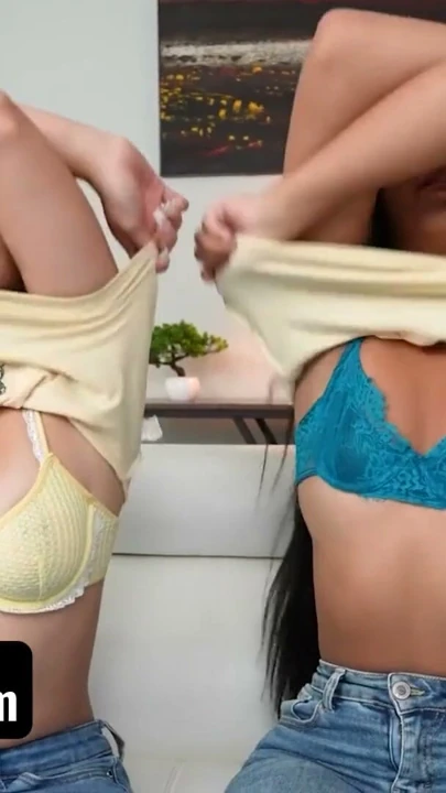 Ateşli üvey kız kardeşim Violet Gems ve Bianca Bangs ile doğruluk mu cesaret mi oynuyorum iki kadın bir erkek üçlü sekse yol açıyor | Klip 1