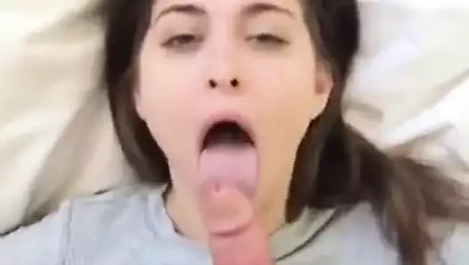 Eğlenceli snapchat kız erkek arkadaşının yarağını sikiyor