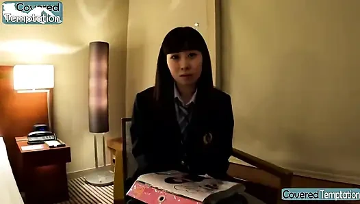 Efsanevi güzellik mayo içinde görünüyor, cüretkar bir meydan okuma unutulmaz bir ilk kez anıya yol açıyor