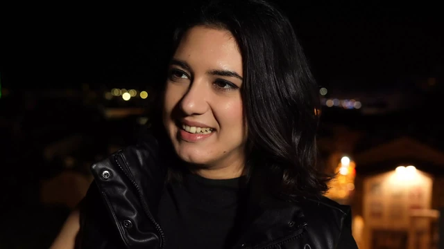 Молодая женщина изЛомета испытывает анальный секс