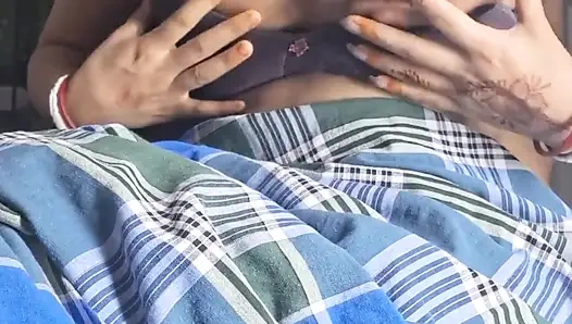 Ateşli evli kadın hızlı bir şekilde romantik bir şekilde görülüyor