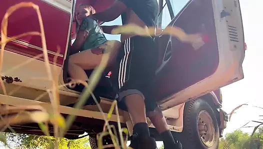 Geri yoluma devam etmeyi bırak ve beni sik - açık havada seks neredeyse yakalanıyor