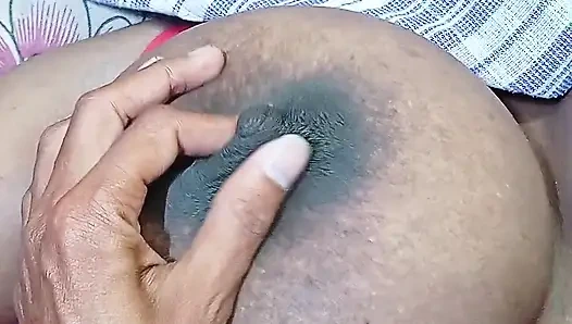 Büyük memeli Hintli teyze seksi memeler ve büyük göt gösterisi