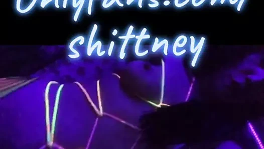 İyi arkadaşın tamamen bağlı.