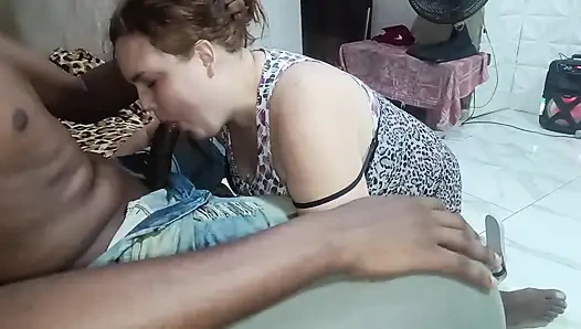 Büyük zenci yarağı kocasının aldatan karısı büyük siyah yarağı seviyor