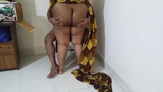Hintli orta yaşlı seksi kadın dul komşu teyze odama girdi ve mastürbasyon yaparken beni sikiyor