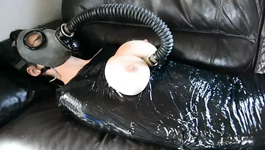 Plastik mumyalanmış kız