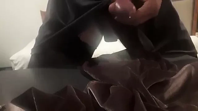 Crossdresser kadife elbise üzerinde çok sağladım