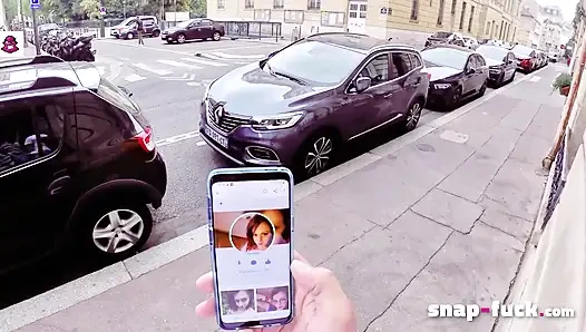 Yaramaz küçük Flora için edepsiz sikiş randevusı!