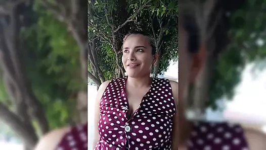 Gina'yla tanışıyor. Gereksiz bilgi ama sikişmek için iyi