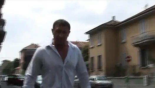 Yaşlı ve genç üçlü amcık sikişi