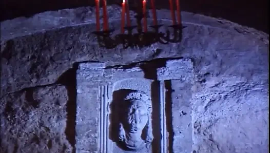 Kızıl saçlı kız üçlü grup seks nostaljik yarak emiyor