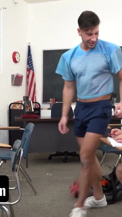 Twink Boy Jack Waters Sınıfta Atletik Jock Jordan Starr Tarafından Domine Ediliyor ve Zorbalığa Uğruyor - Bully Him | Bölüm 1