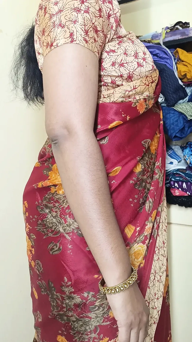 Red color saree cheating Housewife 1