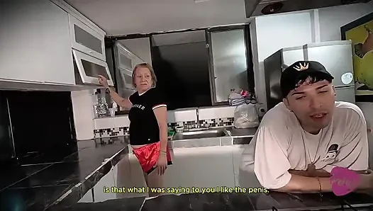 Kız arkadaşım seks yapmak istiyor ama yarağı seviyorum, bu yüzden kayınvalidem bana yardım ediyor.