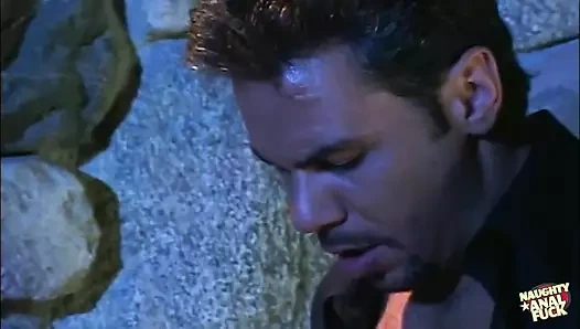 Sarışın tatlı violet blue anal sekse geçmeden önce sıkı amını genişletiyor