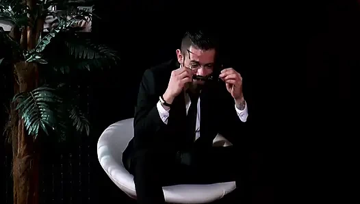 İç Çamaşırlı Bağlı Gotik Kız Yoğun Yarak Yolculuğu Yapıyor