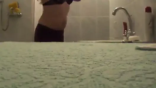 sarışın karısı ile kıllı KEDİ ve küçük göğüsleri