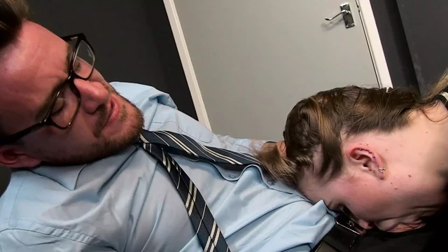 Küçük memeli Anna Darling luke'un ağzına püskürtülür