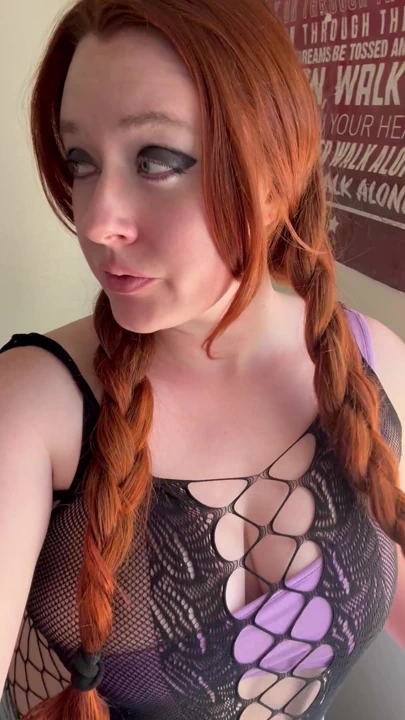 Ateşli gotik bebek cadılar bayramı makyajı