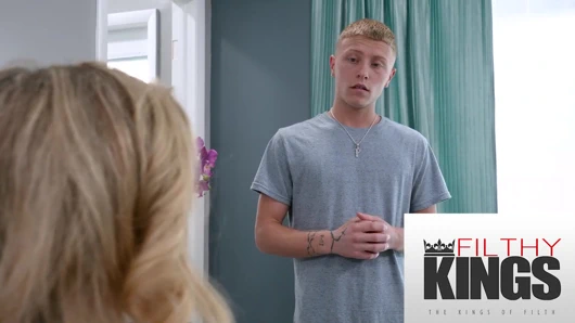 Üvey annem o kadar azdı ki onu sert sikmek zorunda kaldım