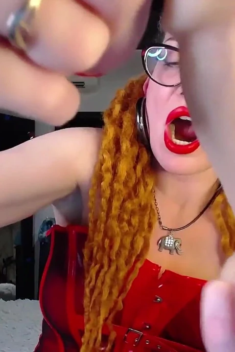 Пытка члена и яиц, инструкция по с длинными красными Nails.mp4