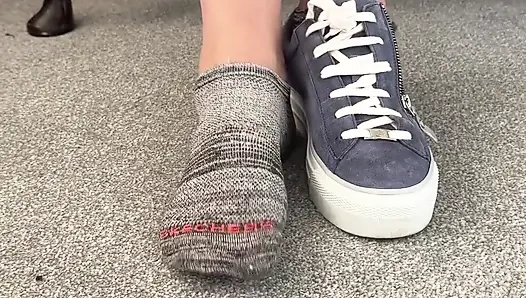 Ateşli terli ayak parmakları, benim için onları yalaman gerekiyor