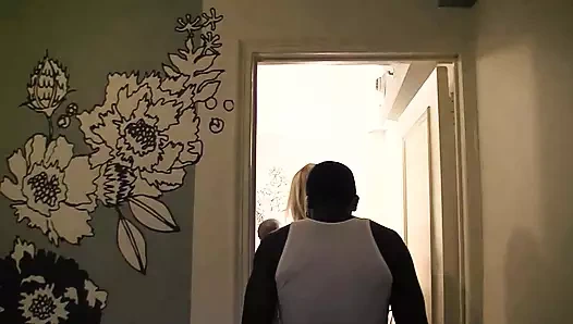 Siyah sert yarağı alıyor - bölüm 4